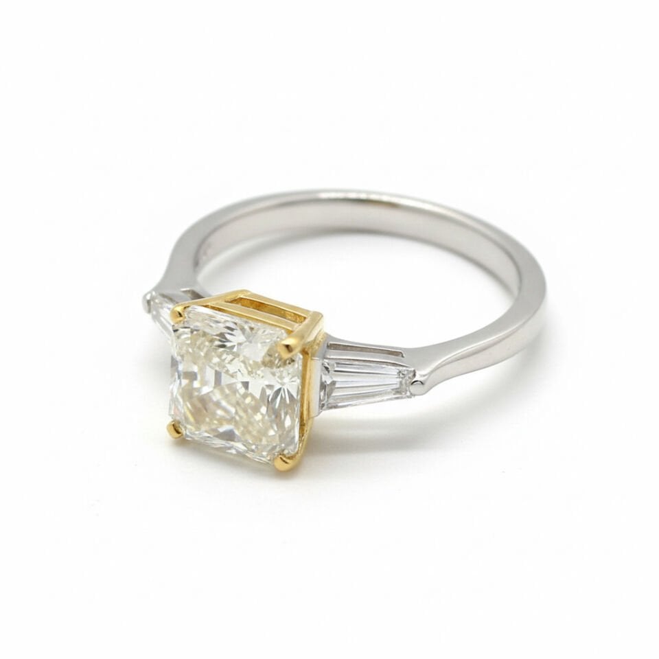 Pırlanta Cartier Ekolü Radiant ve Baget Kesim Trilogy Yüzük   -   PY0002338