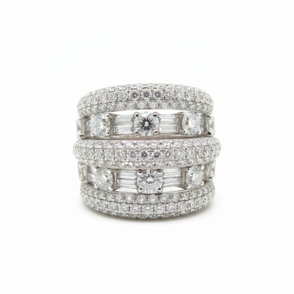 Luxury Statement Koleksiyonu: Baget ve Yuvarlak Taşlarla Bezenmiş Çok Sıralı Pırlanta Görkemli Yüzük   -   PY0002711