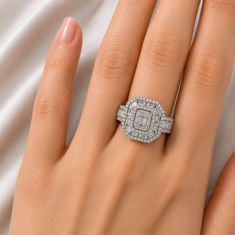 Emerald ve Baget Pırlanta Modern Sekizgen Yüzük   -   PY0002714