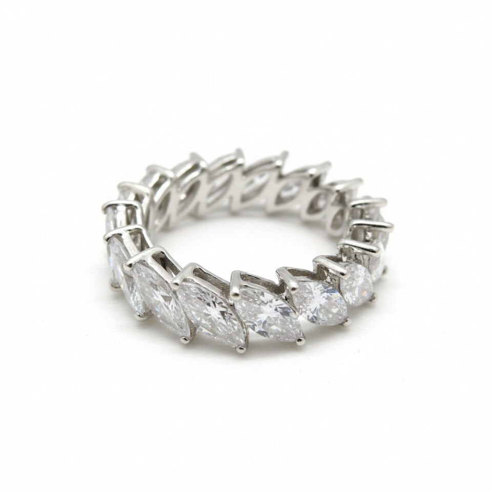 Pırlanta Mekik Kesim Tamtur Beyaz Altın Sıra Taşlı Alyans   -   PY0002747