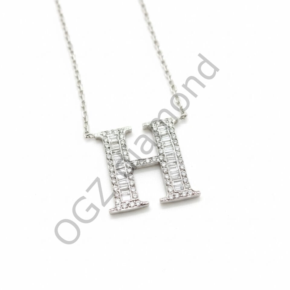 Pırlanta Baget ve Yuvarlak Taşlı İkonik H Harf Kolye  -   PG0001410